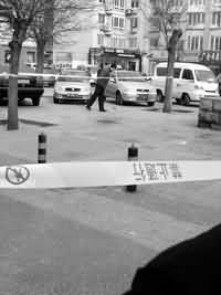 鞭炮引燃沼气炸飞三个井盖击伤男童